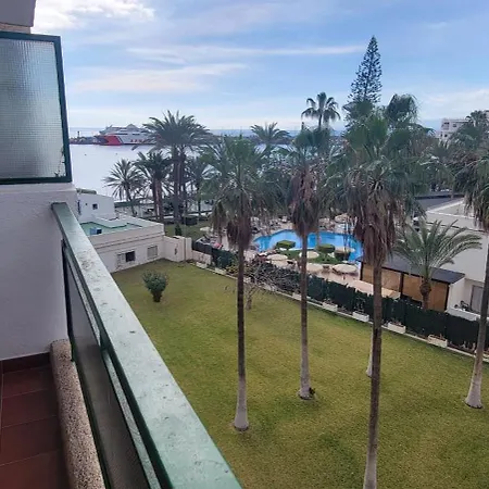 Ξενοδοχείο με διαμερίσματα Comodoro- Ravel Los Cristianos (Tenerife)