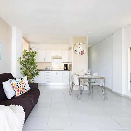 Comodoro- Ravel 3* לוס כריסטיאנוס